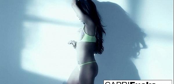  Capri Cavanni shows off her amazingly athletic body!